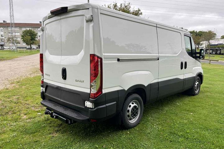 Hvid Iveco Daily fra 2025