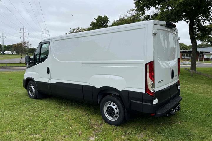Hvid Iveco Daily fra 2025