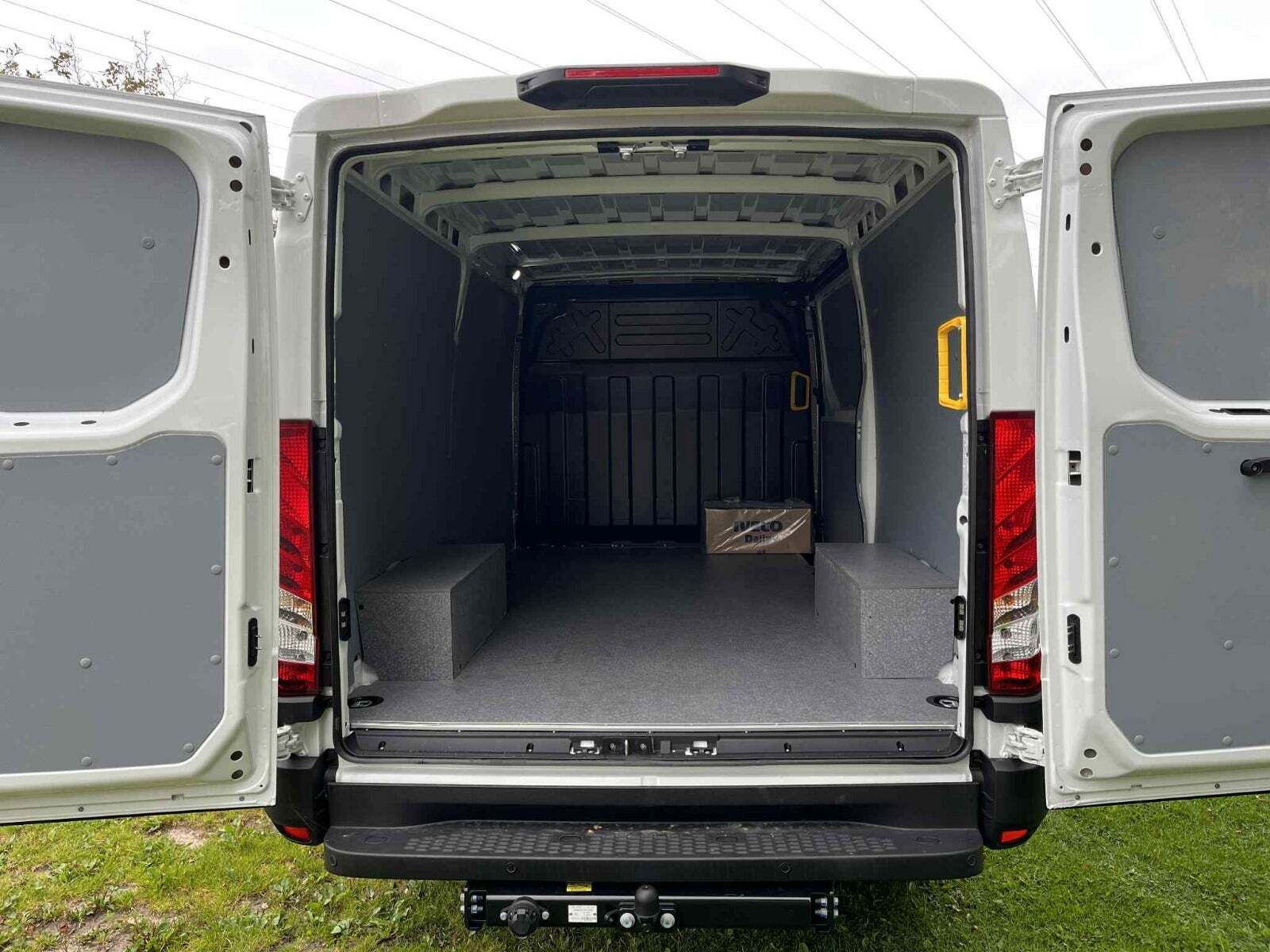 Hvid Iveco Daily fra 2025