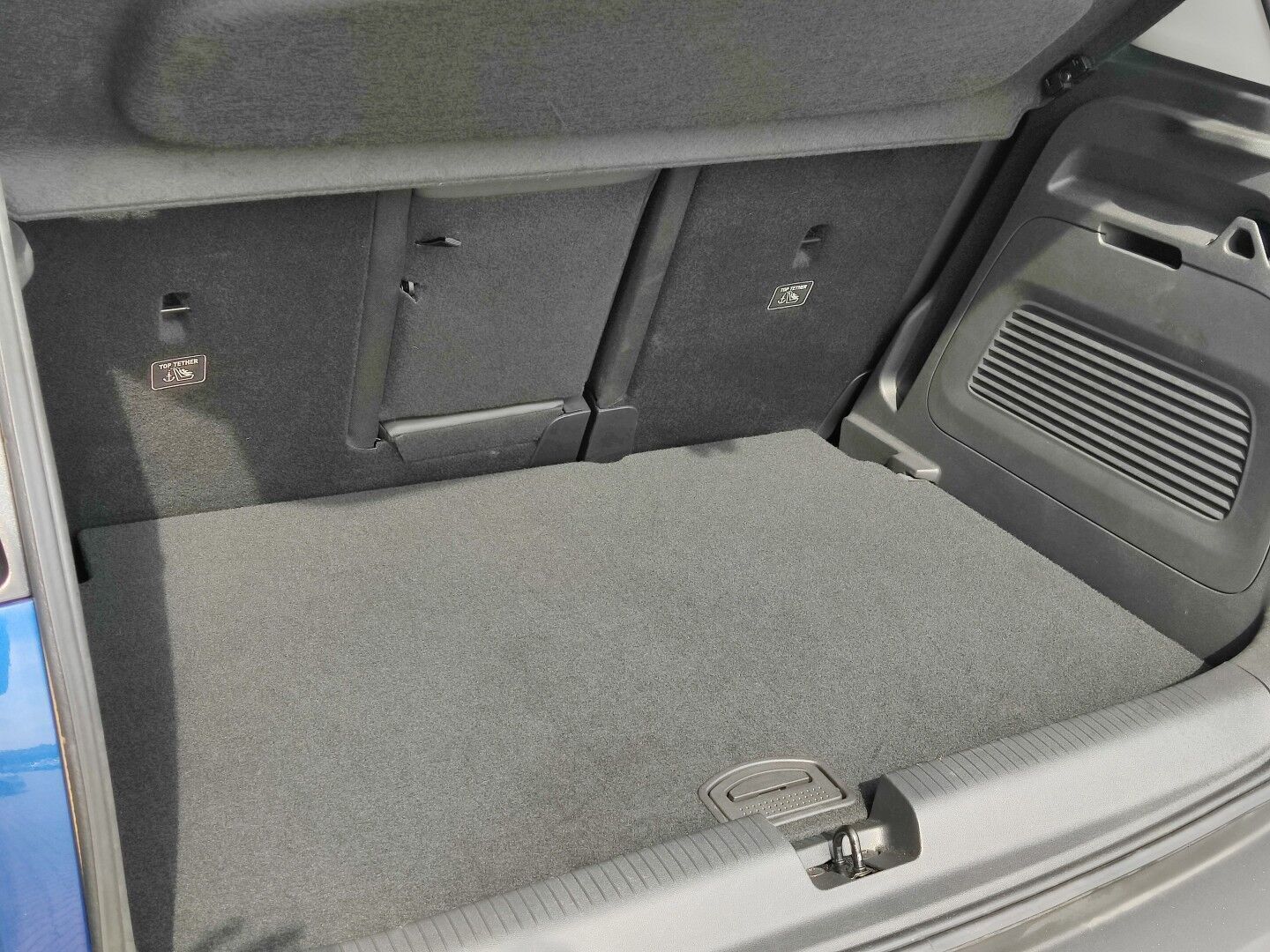 Blå Opel Crossland X fra 2020