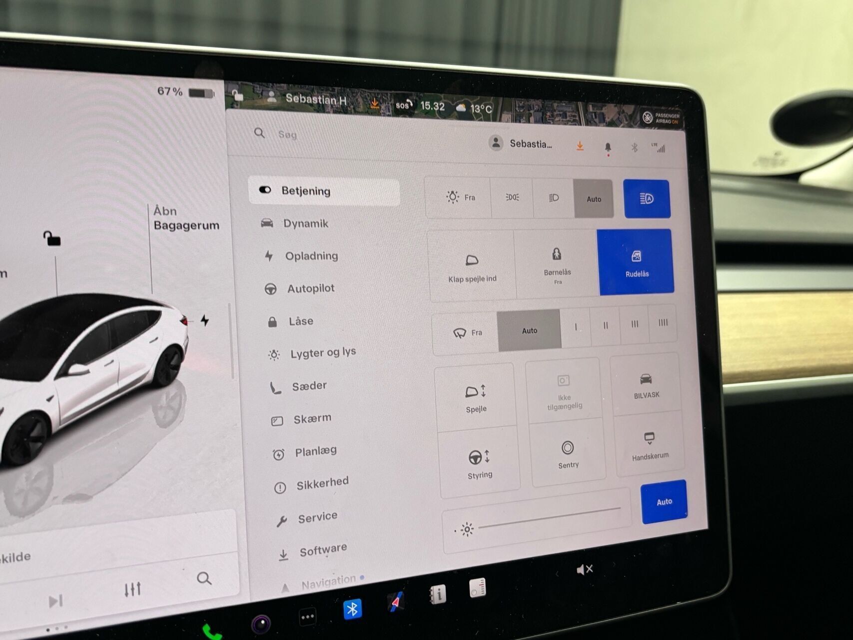 Hvid Tesla Model 3 fra 2022