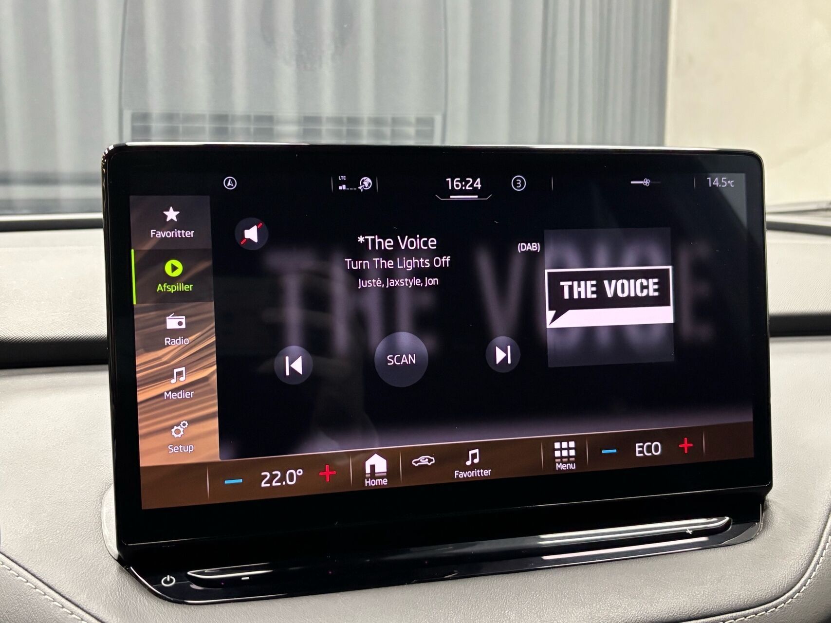 Blå Skoda Enyaq fra 2022