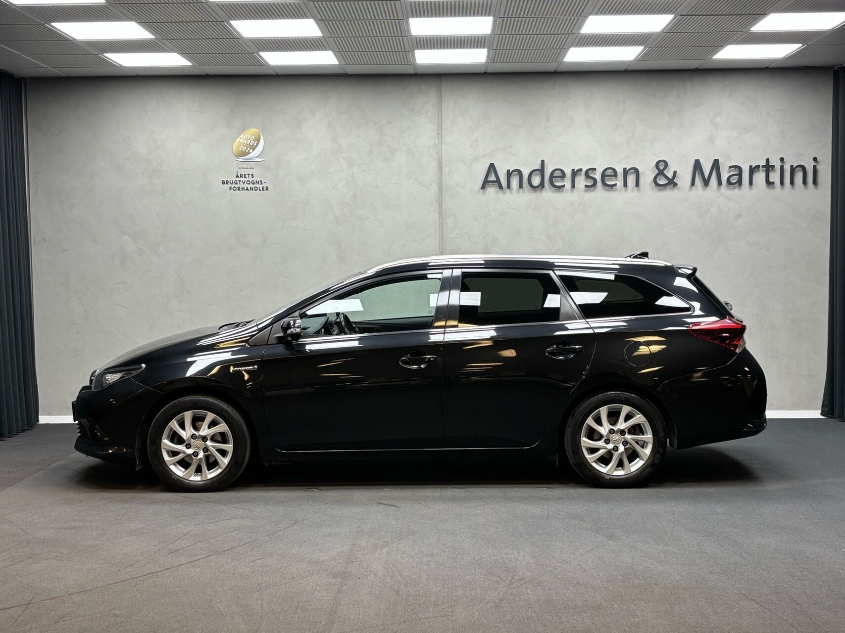 Toyota Auris 1,8 Touring Sports Hybrid H2 Comfort 136HK Stc Aut.