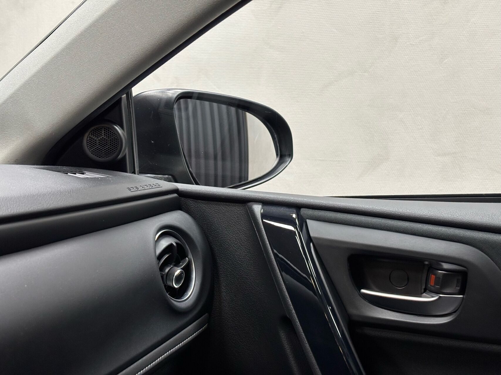 Sort Toyota Auris fra 2018