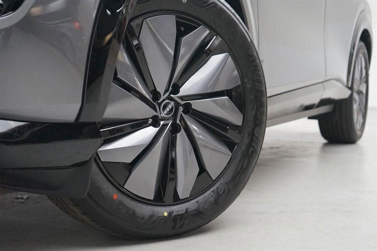 Grå Nissan Ariya fra 2024