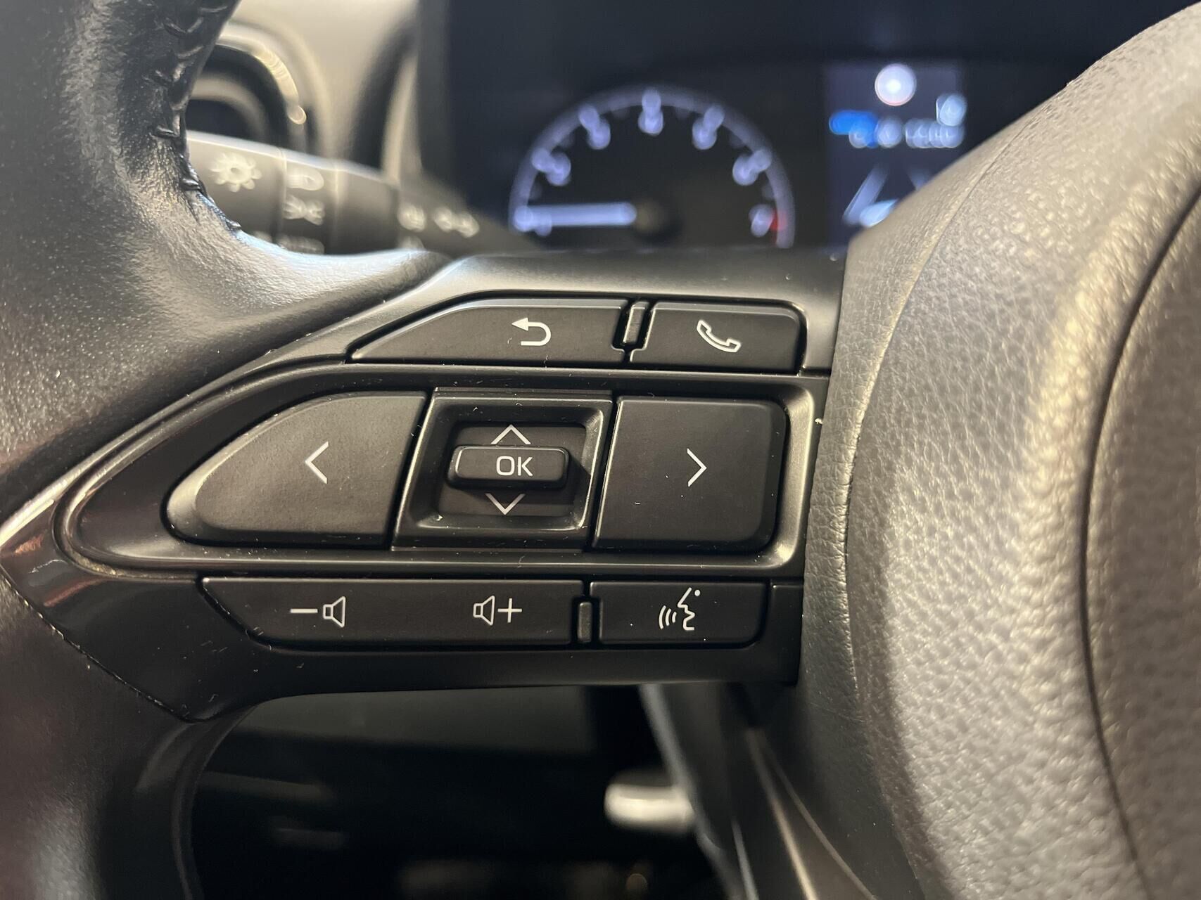 Hvid Toyota Yaris fra 2021