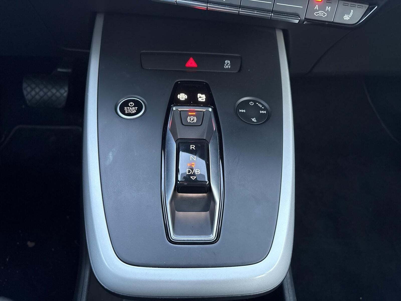 Grå Audi Q4 e-tron fra 2023