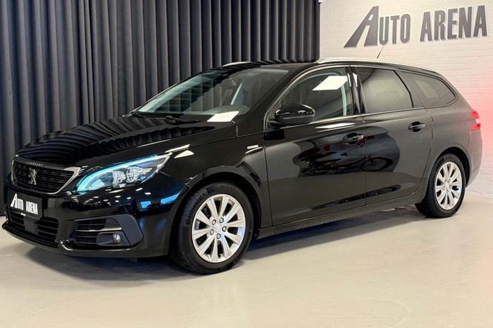 Sort Peugeot 308 fra 2020 set udefra