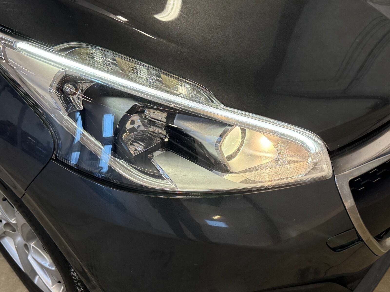 Peugeot 208 1,6 BlueHDi 100 More Sky