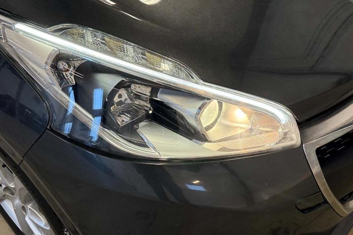 Sort Peugeot 208 fra 2016