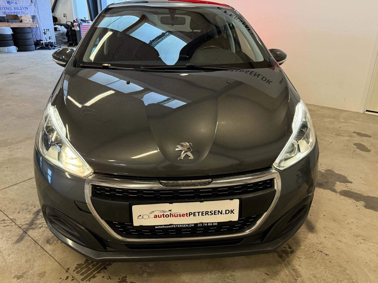 Sort Peugeot 208 fra 2016