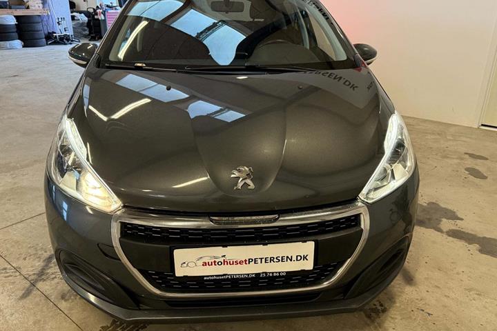 Sort Peugeot 208 fra 2016