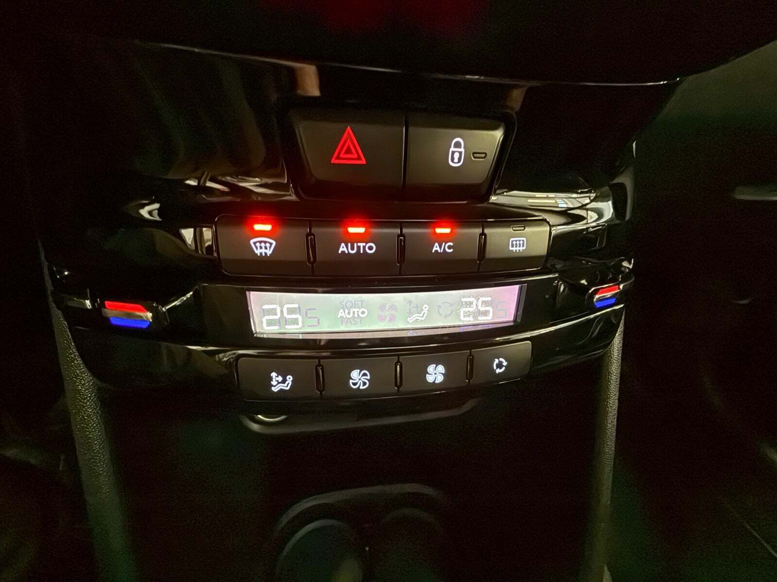 Sort Peugeot 208 fra 2016