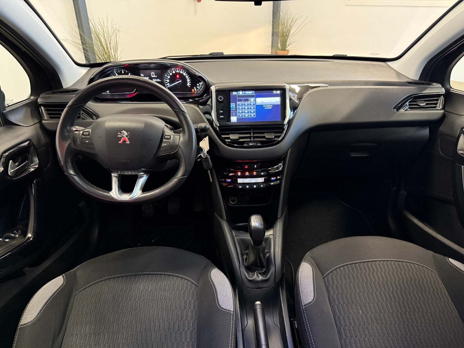 Sort Peugeot 208 fra 2016