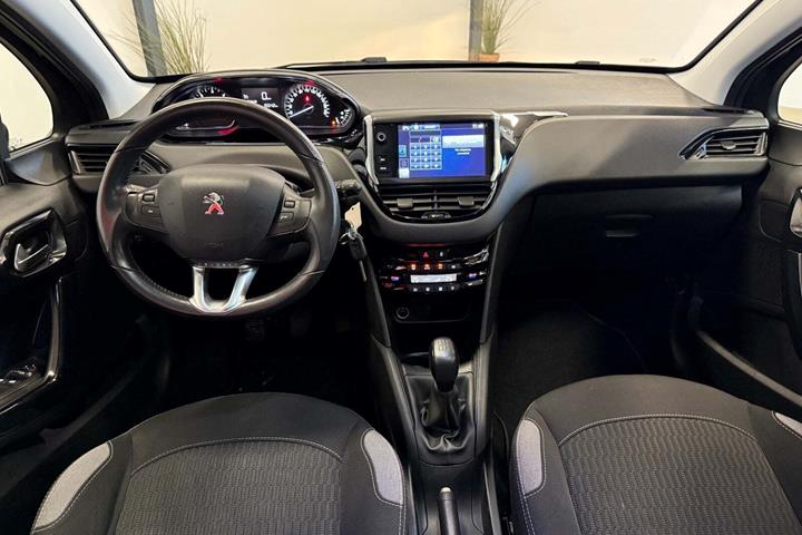 Sort Peugeot 208 fra 2016