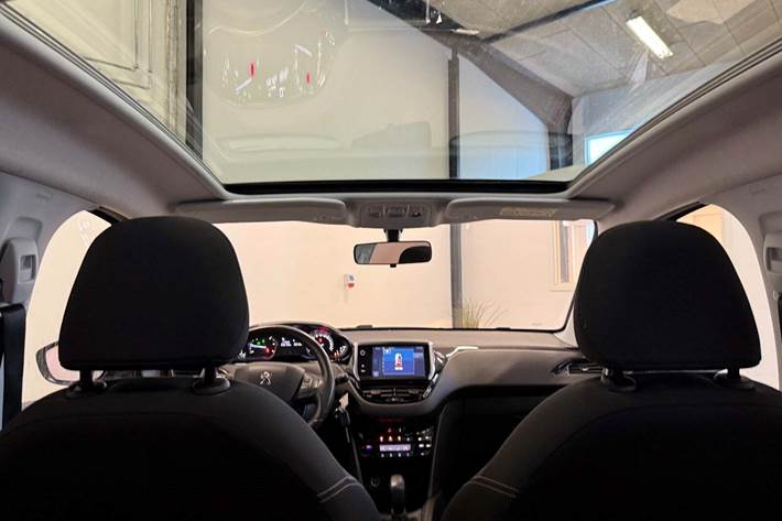 Sort Peugeot 208 fra 2016