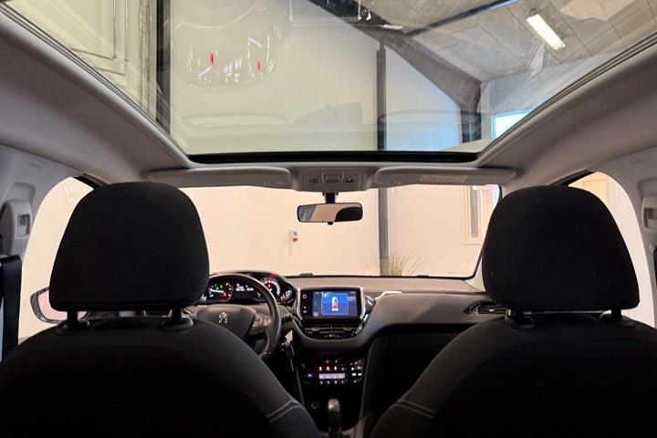 Sort Peugeot 208 fra 2016