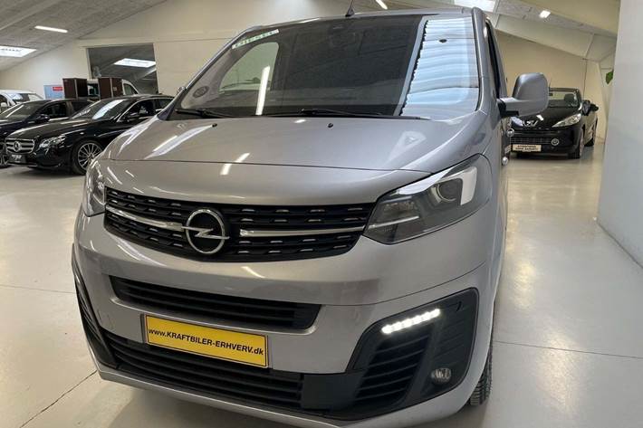 Blå Opel Vivaro fra 2019