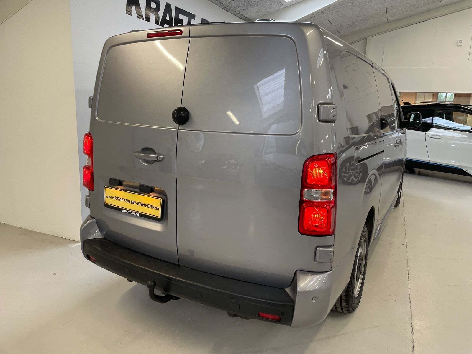 Blå Opel Vivaro fra 2019