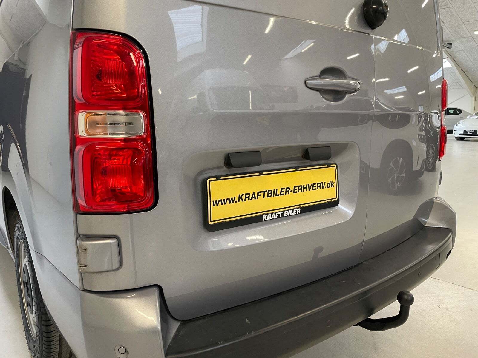 Blå Opel Vivaro fra 2019