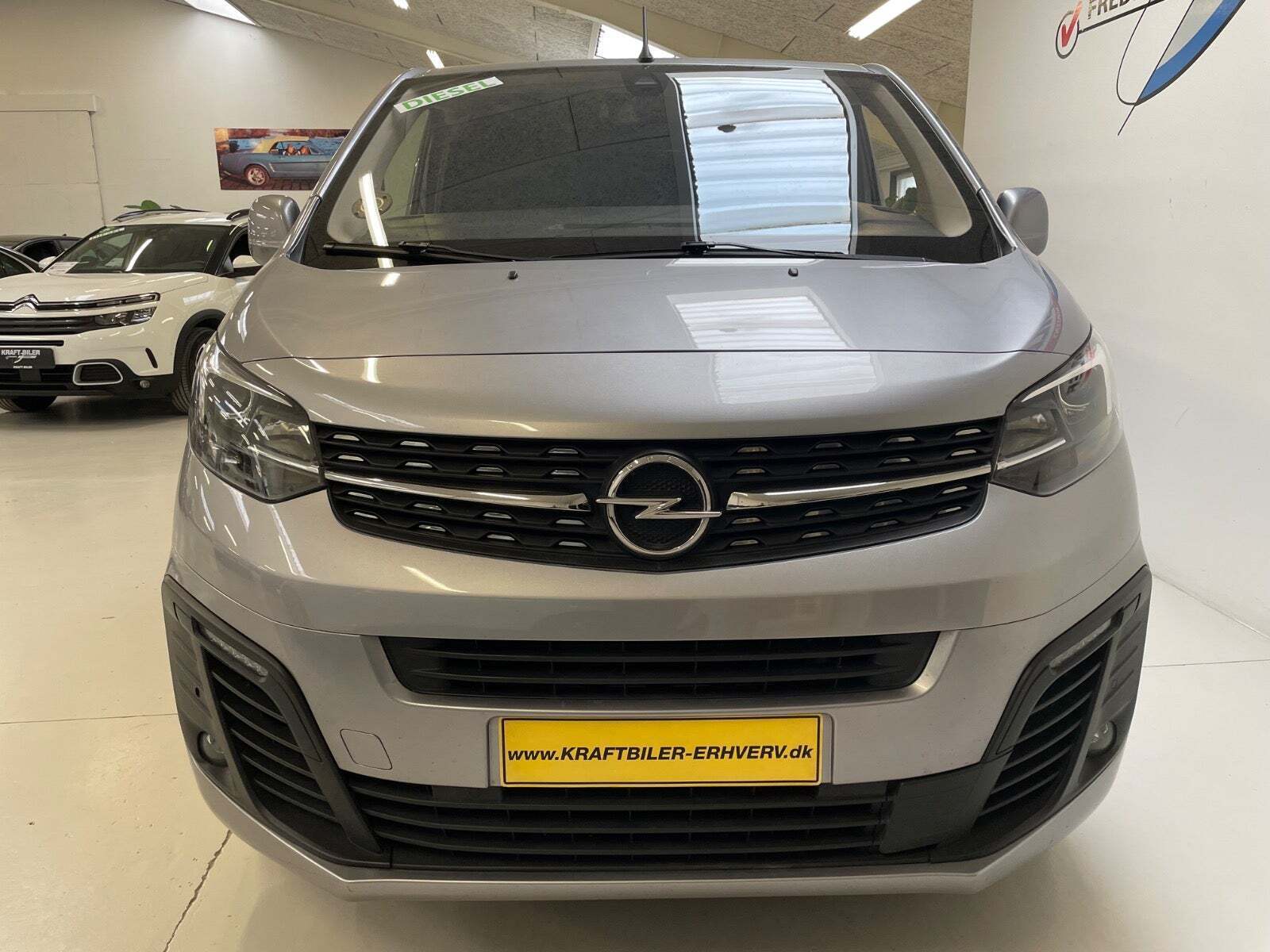 Blå Opel Vivaro fra 2019