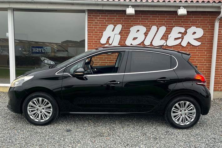 Sort Peugeot 208 fra 2020