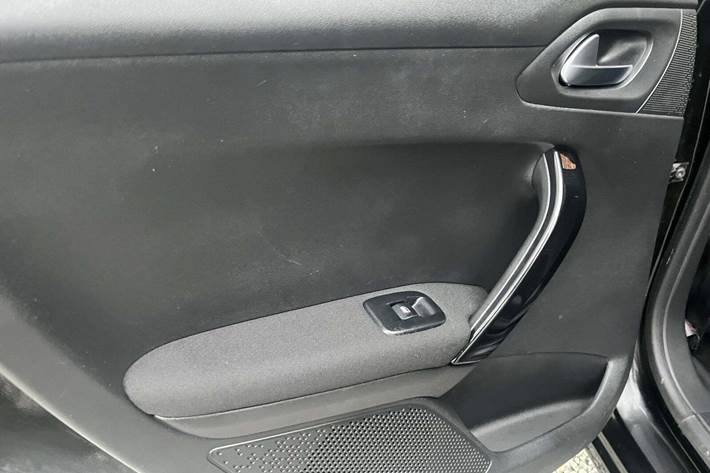 Sort Peugeot 208 fra 2020