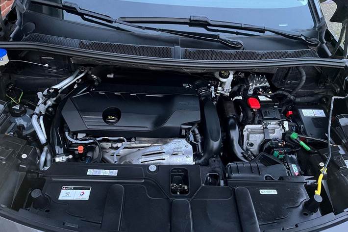 Grå Peugeot 3008 fra 2021