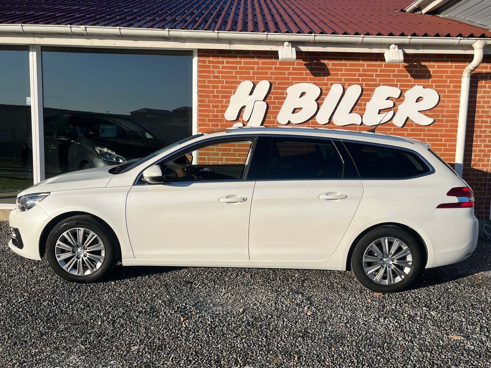 Peugeot 308 1,5 BlueHDi 130 Allure Sky SW