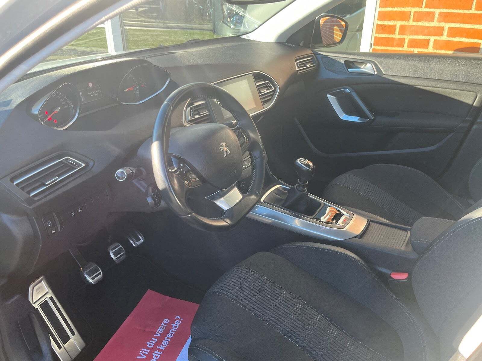 Peugeot 308 1,5 BlueHDi 130 Allure Sky SW