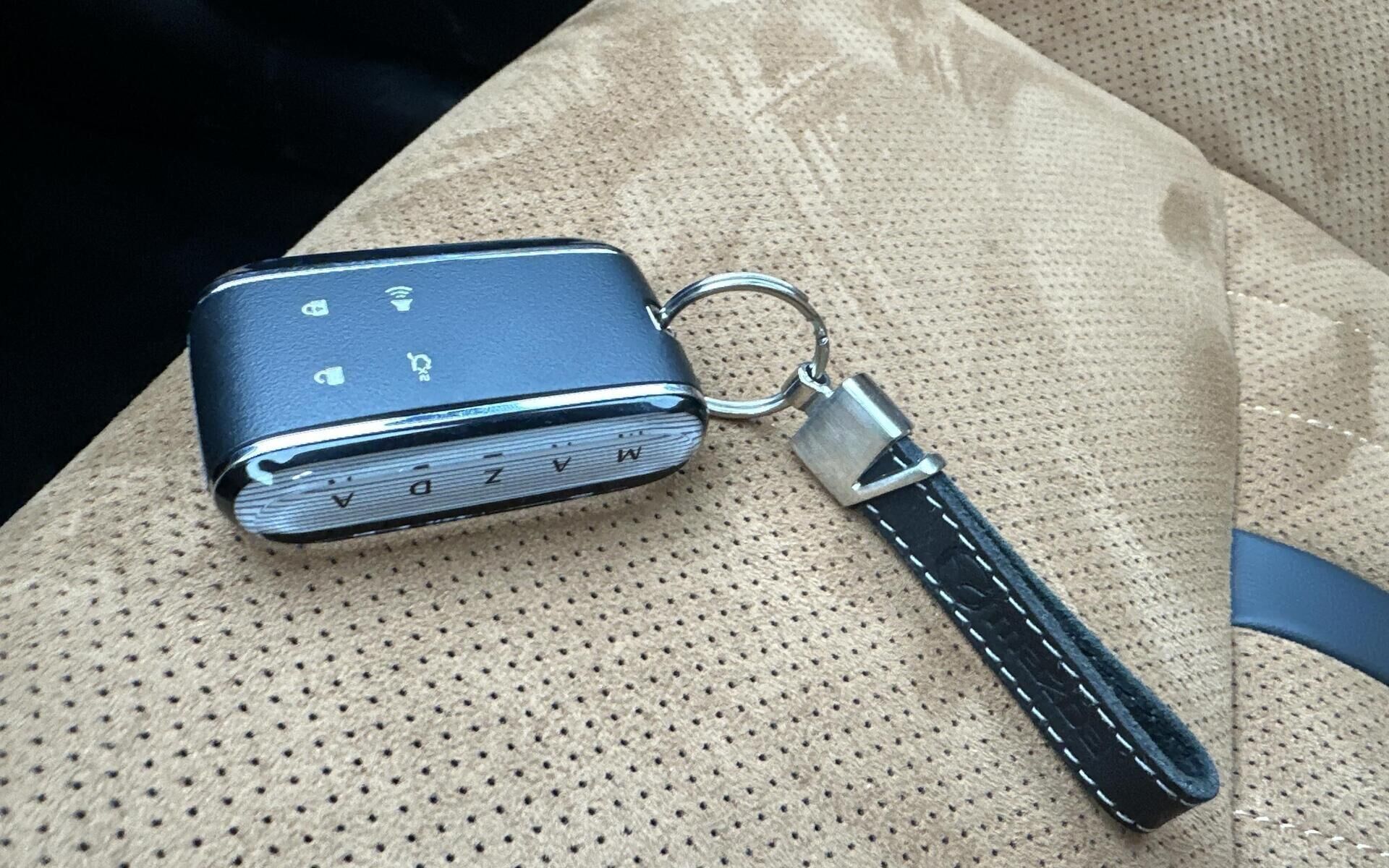 Grå Mazda 6e fra 2025