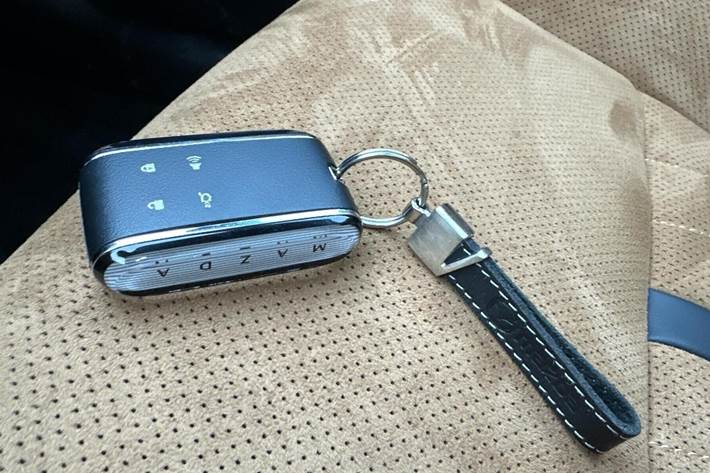 Grå Mazda 6e fra 2025