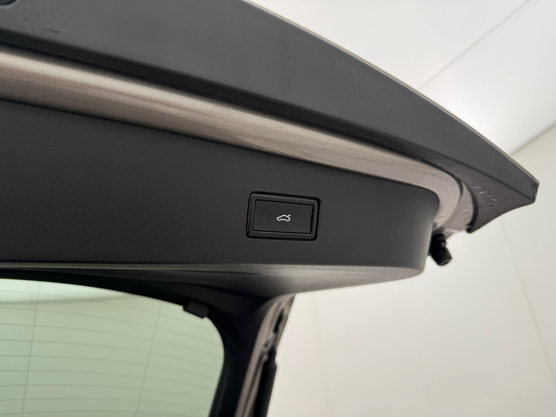 Beige Cupra Tavascan fra 2025