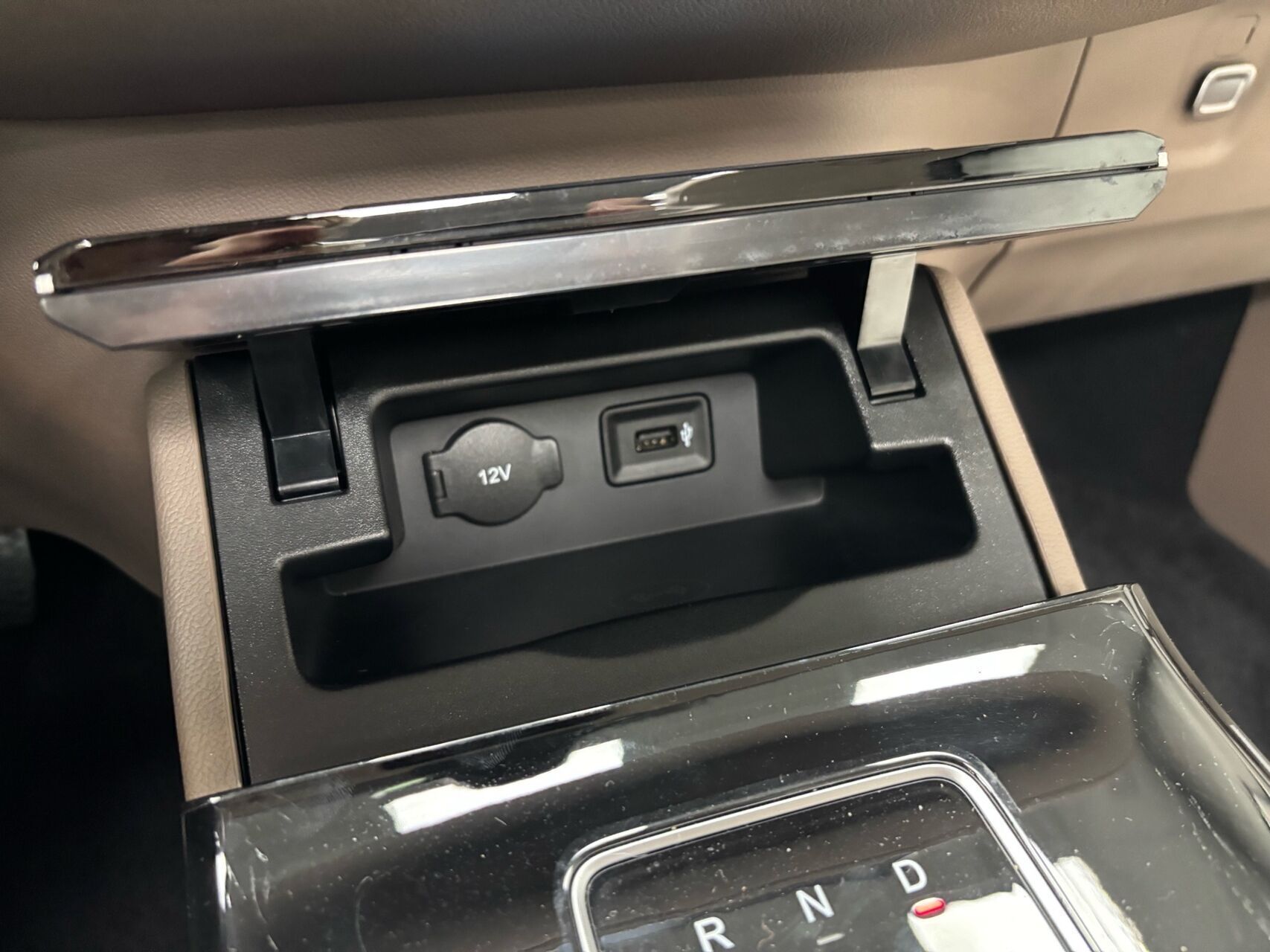 Grå Aiways U5 fra 2024