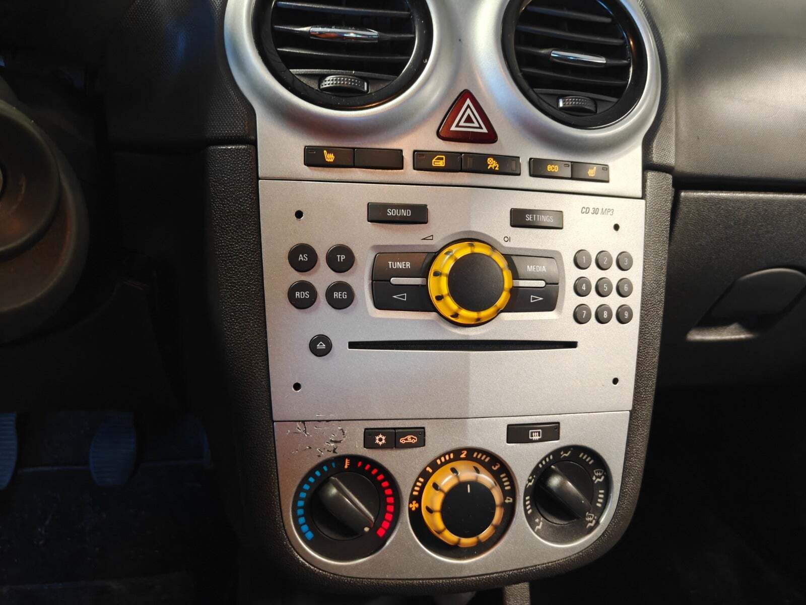 Gul Opel Corsa fra 2014