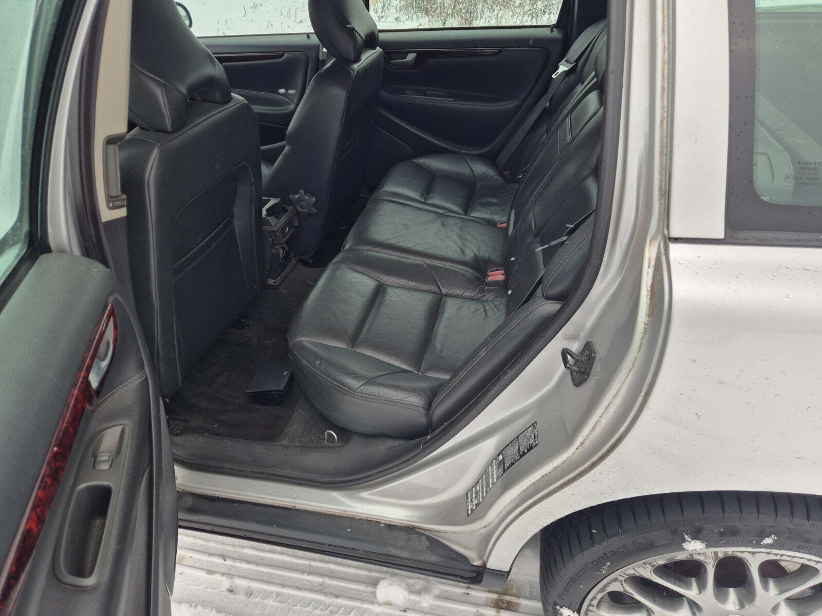 Grå Volvo V70 fra 2002