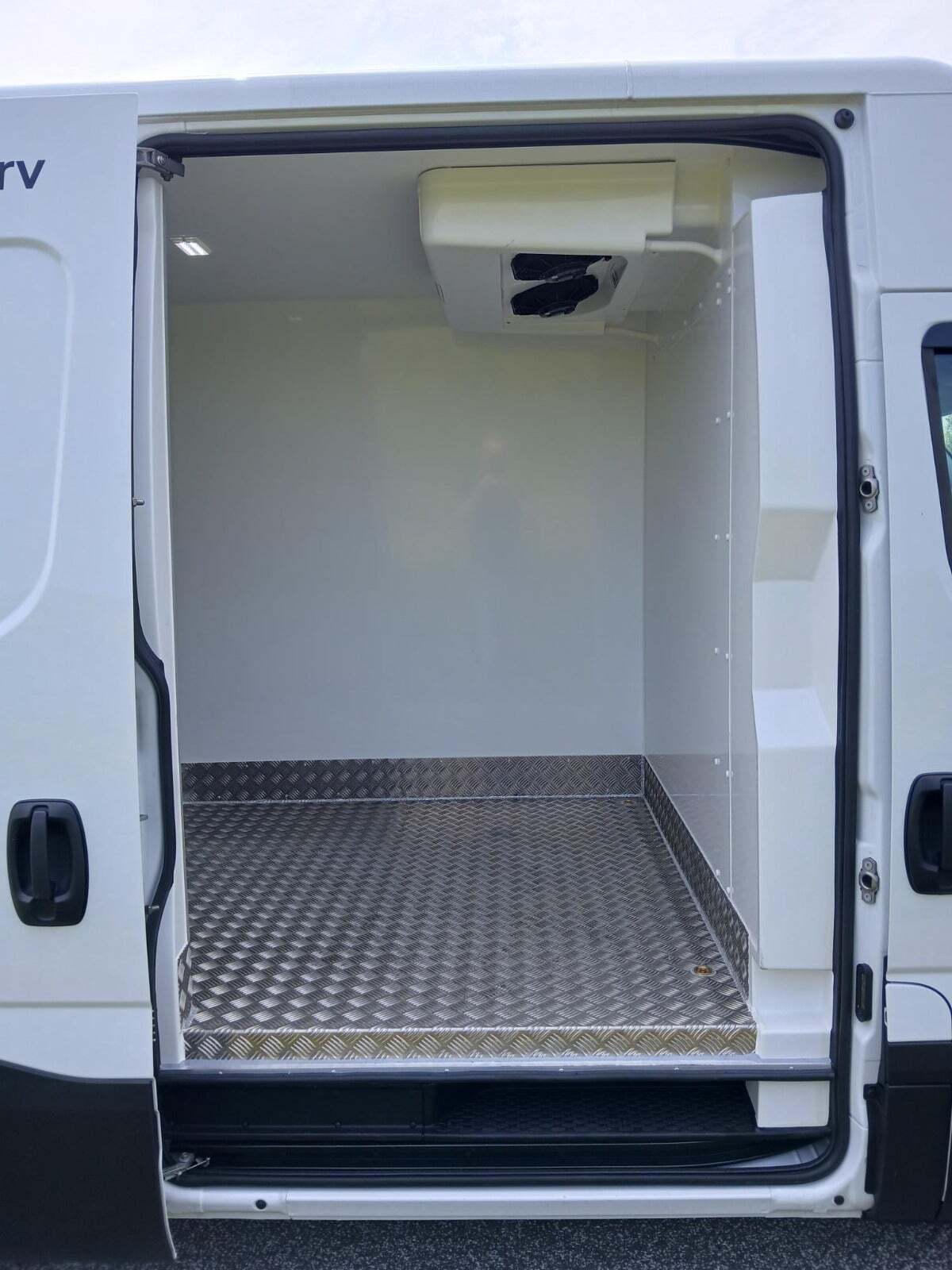 Hvid Iveco Daily fra 2025