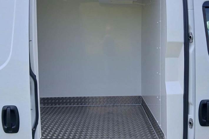 Hvid Iveco Daily fra 2025