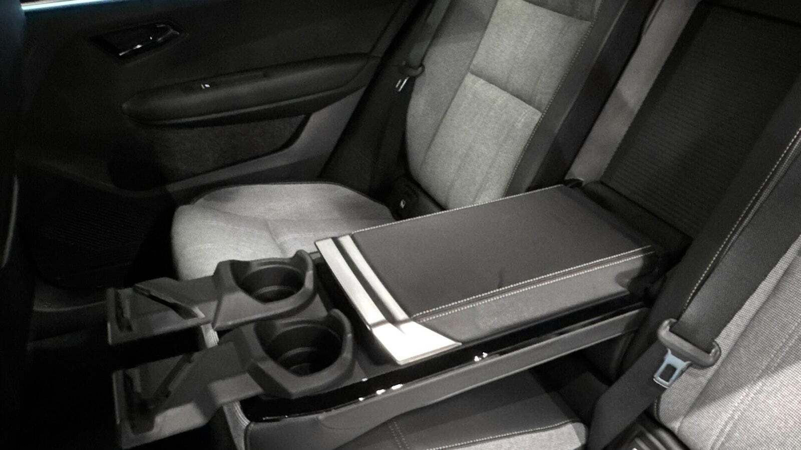 Grå Renault Scenic E-Tech fra 2025