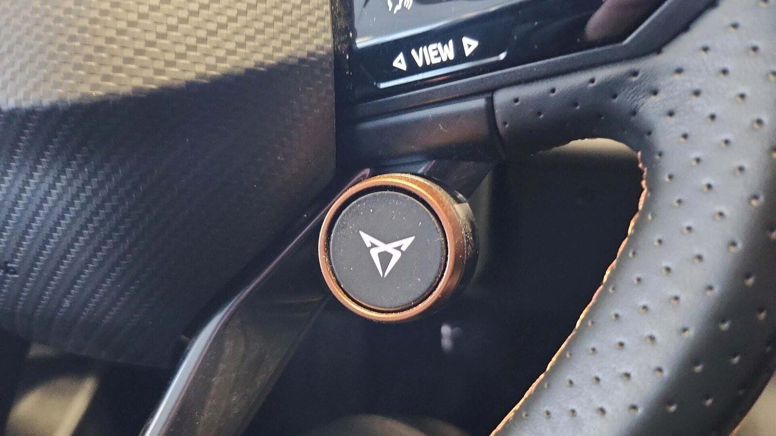 Blå Cupra Born fra 2023