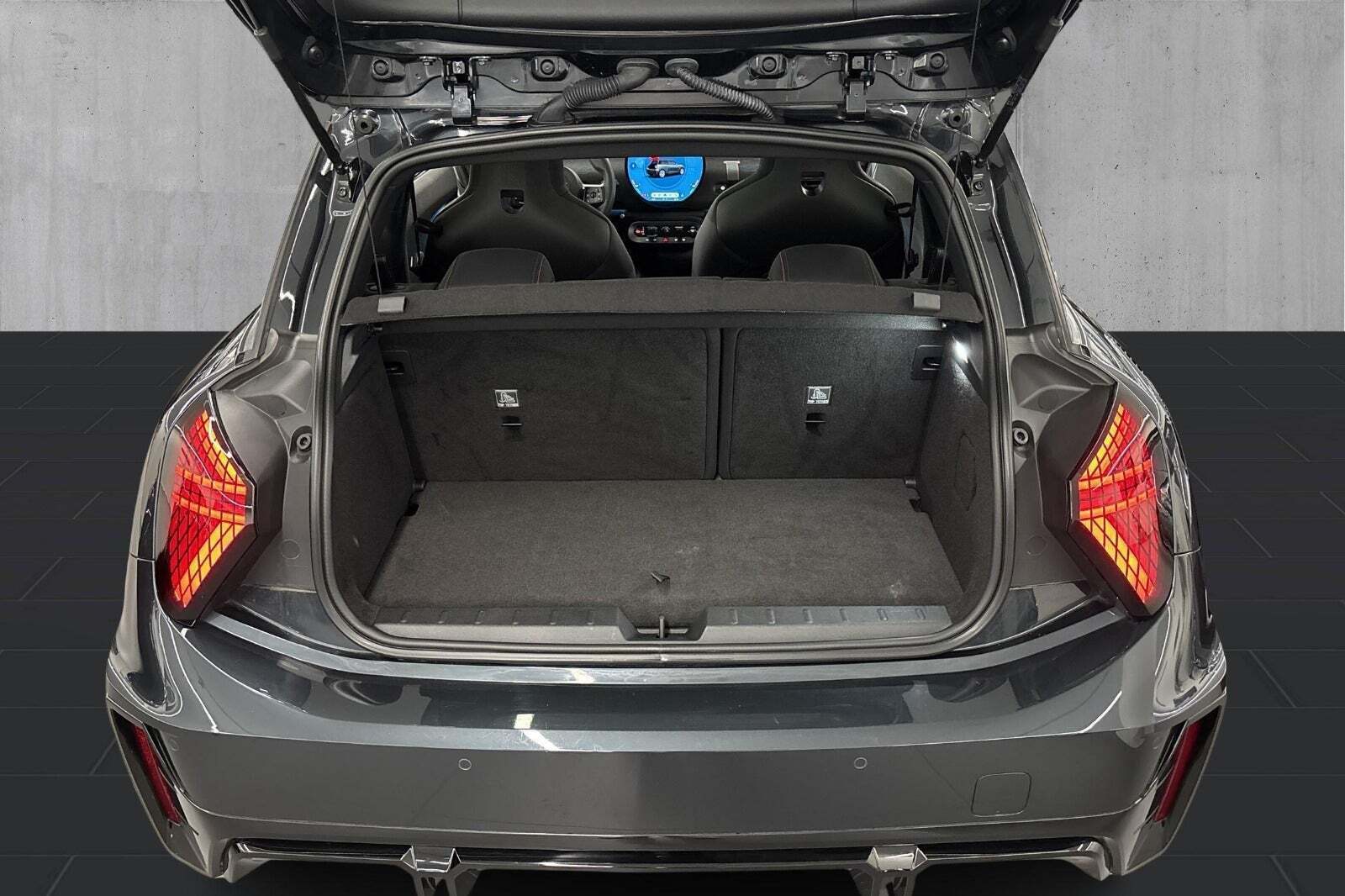Grå Mini Cooper E fra 2024