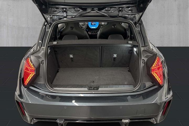 Grå Mini Cooper E fra 2024