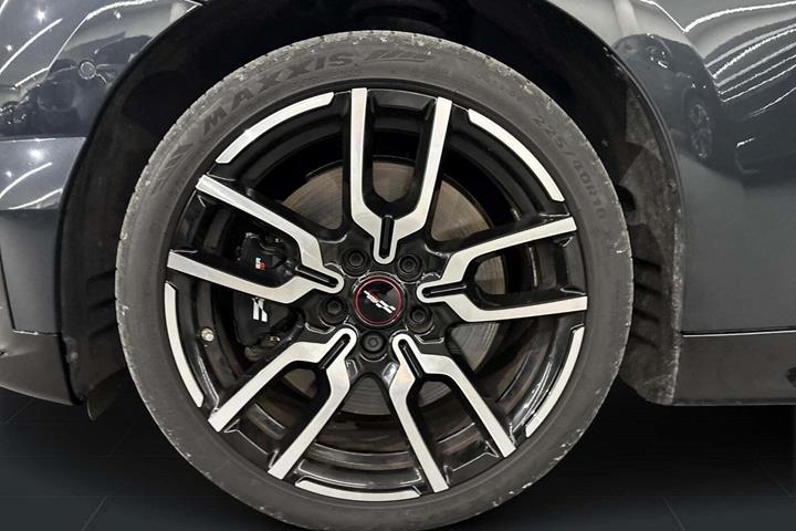 Grå Mini Cooper E fra 2024