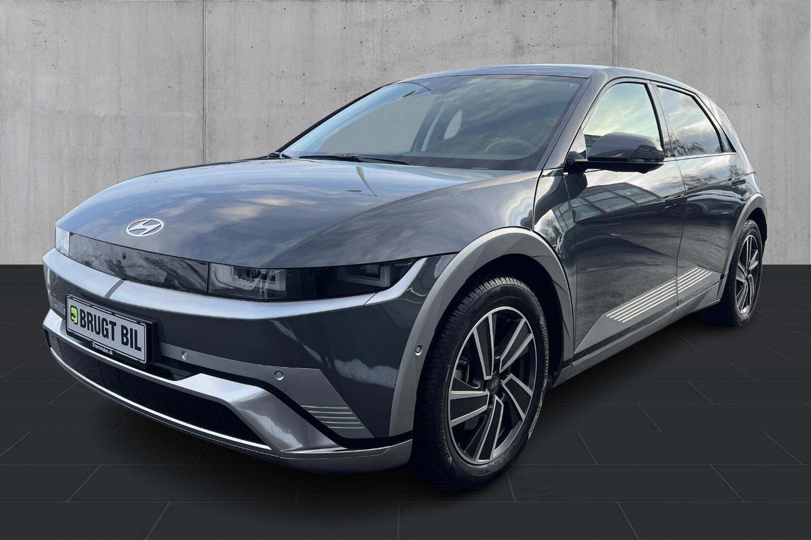 Grå Hyundai Ioniq 5 fra 2025