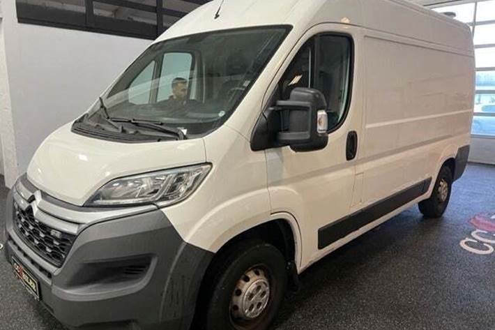 Hvid Citroën Jumper 30 fra 2017 set udefra