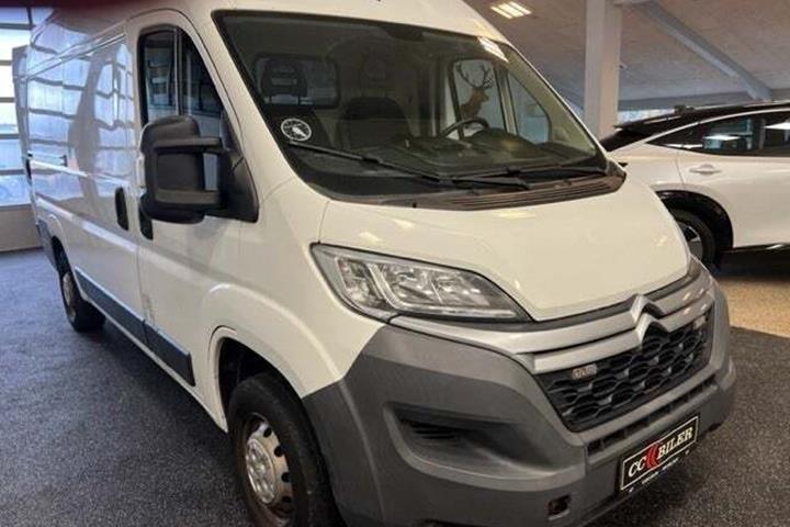 Hvid Citroën Jumper 30 fra 2017 set udefra