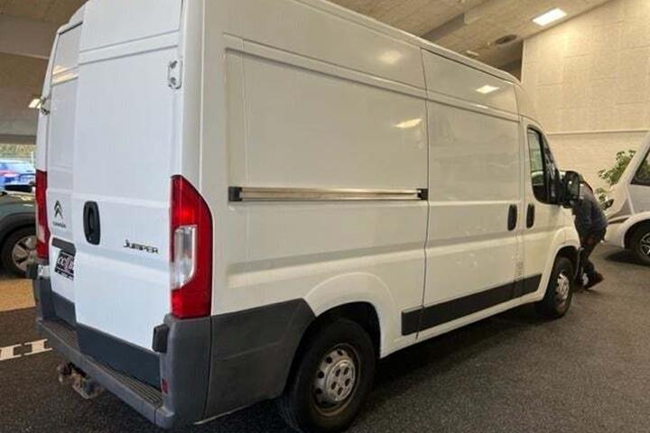 Hvid Citroën Jumper 30 fra 2017 set udefra