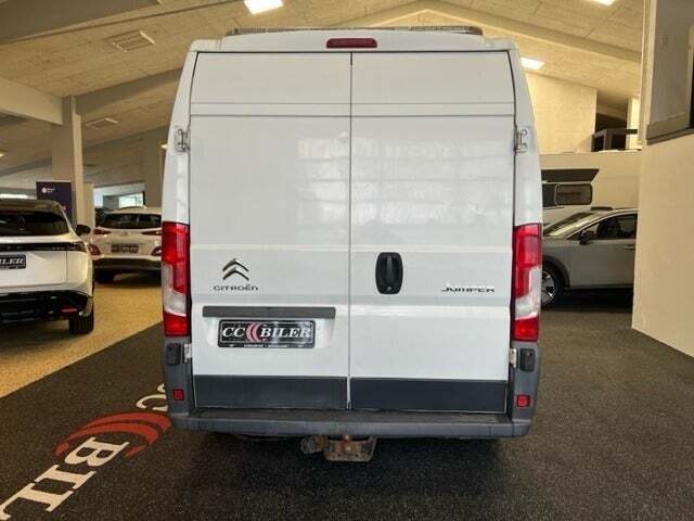 Hvid Citroën Jumper 30 fra 2017 set udefra