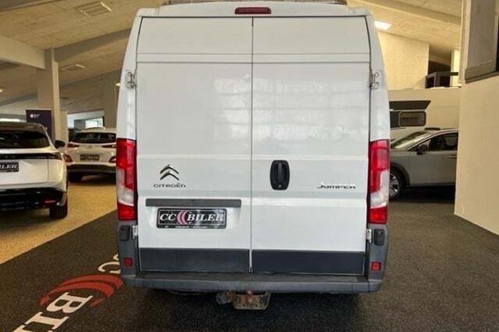 Hvid Citroën Jumper 30 fra 2017 set udefra