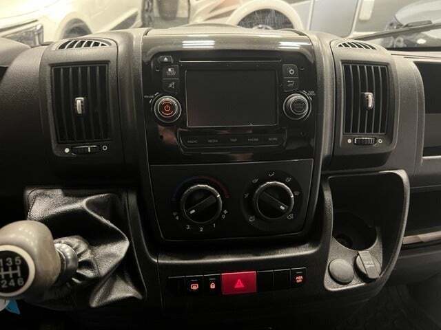 Hvid Citroën Jumper 30 fra 2017 set indefra